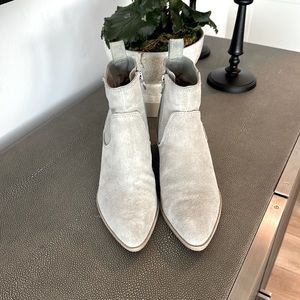 Beautiful Dolce Vita booties